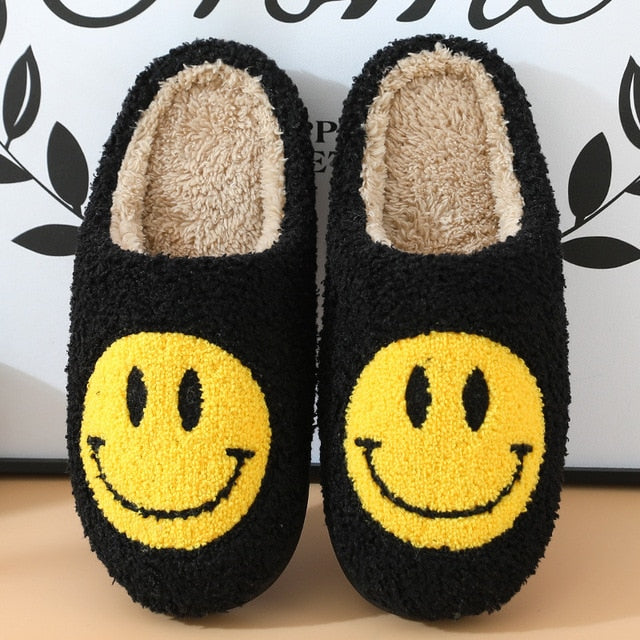 Chinelo Peluciado Carinha Feliz 2022 (Lançamento Edição Limitada) - bazzy.com.br