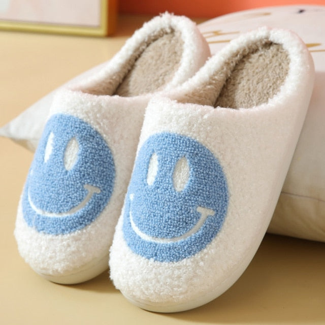 Chinelo Peluciado Carinha Feliz 2022 (Lançamento Edição Limitada) - bazzy.com.br