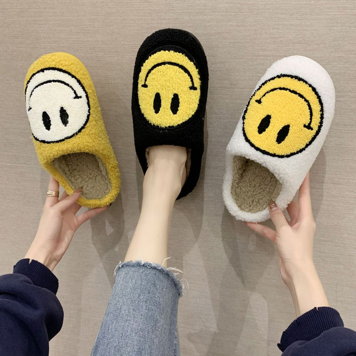 Chinelo Peluciado Carinha Feliz 2022 (Lançamento Edição Limitada) - bazzy.com.br